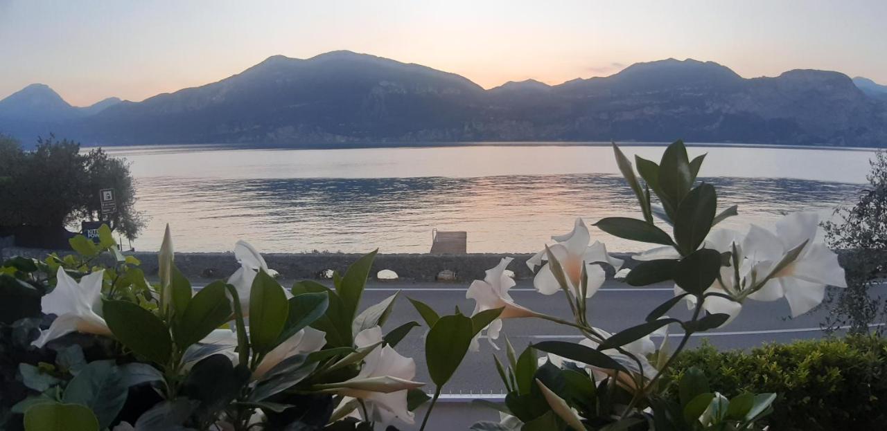 Villa Sul Lago Con Pontile Privato A Brenzone Sul Garda - Unique And Exclusive Zewnętrze zdjęcie