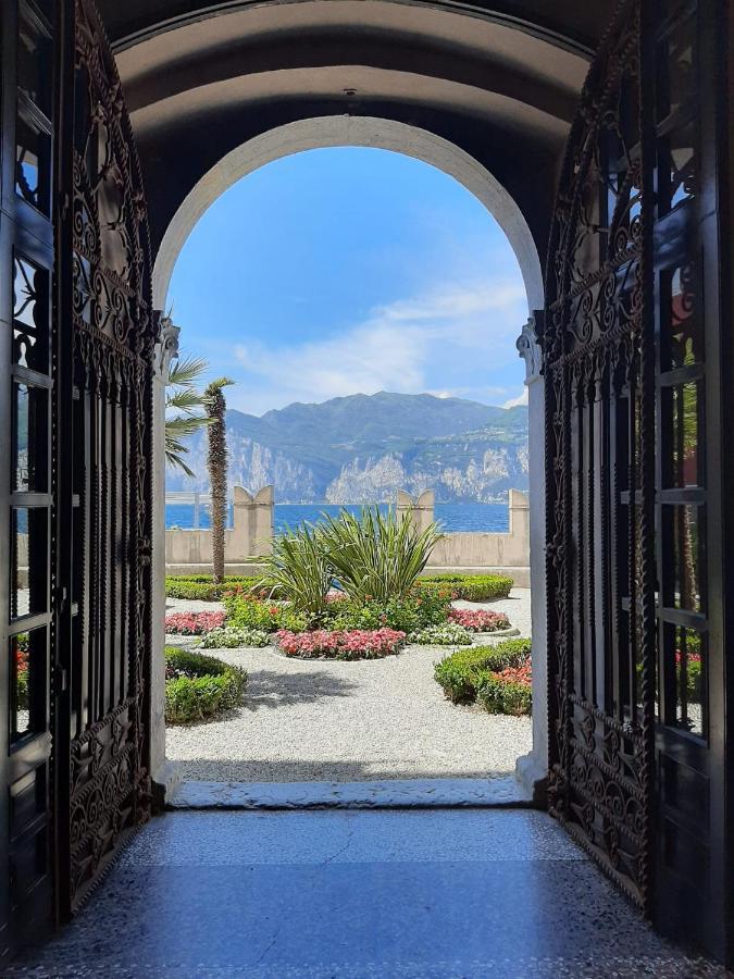 Villa Sul Lago Con Pontile Privato A Brenzone Sul Garda - Unique And Exclusive Zewnętrze zdjęcie